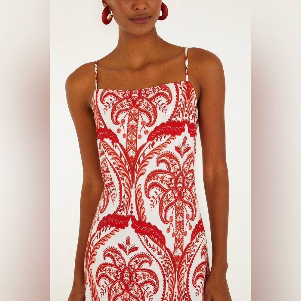 Farm Rio: Off-White Tropical Cameo Slip
Lenzing™ Ecovero™ Maxi Dress DT - Picture 2 of 10